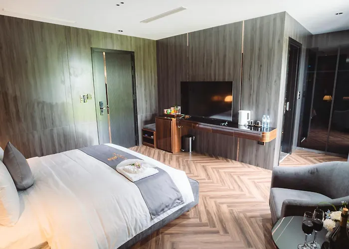 H T C Hotel *