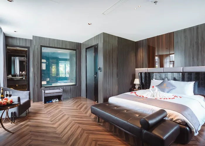 Hotel H T C