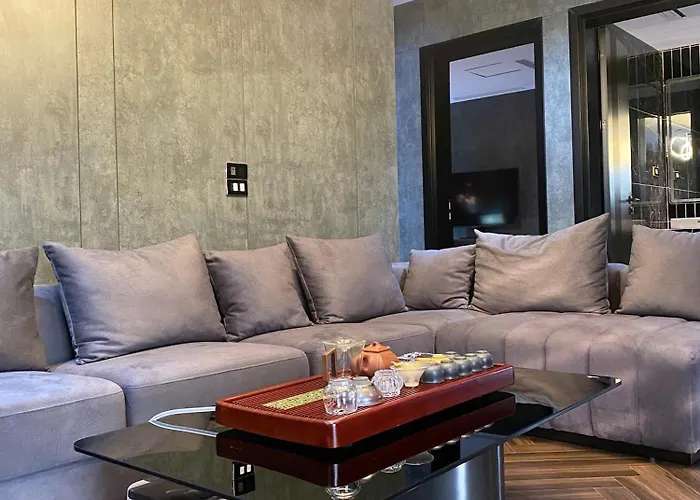 Hotel H T C *