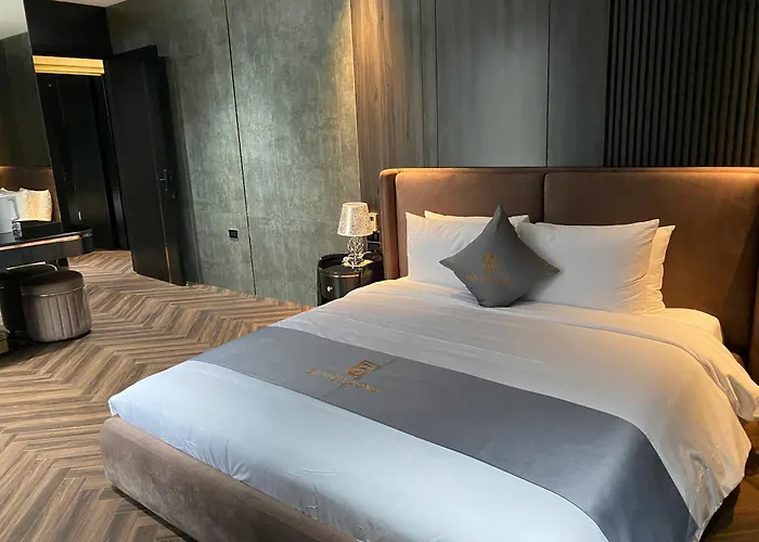 H T C Hotel Hạ Long
