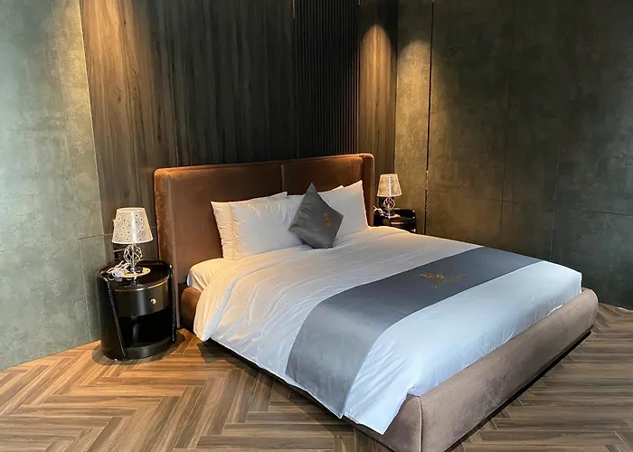 H T C Hotel *